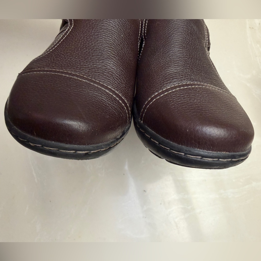 Clarks Cora Poppy Womens Cap Closed Toe Slip-On Shoe - brown - size 9 - Picture 5 of 8